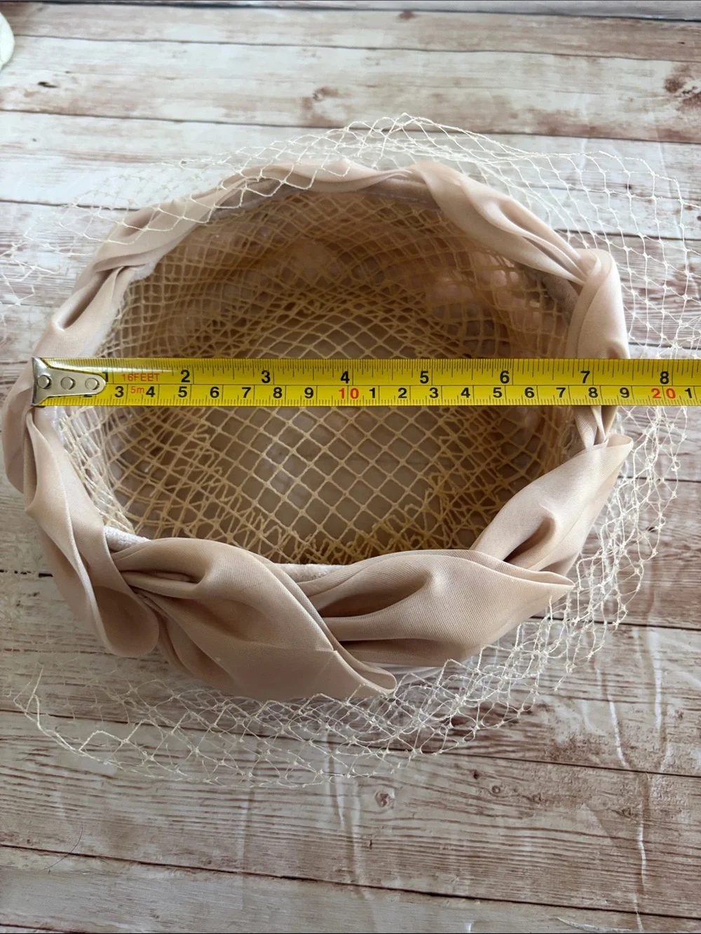 Vintage Beige Veiled Pillbox Hat - Picture 3 of 8